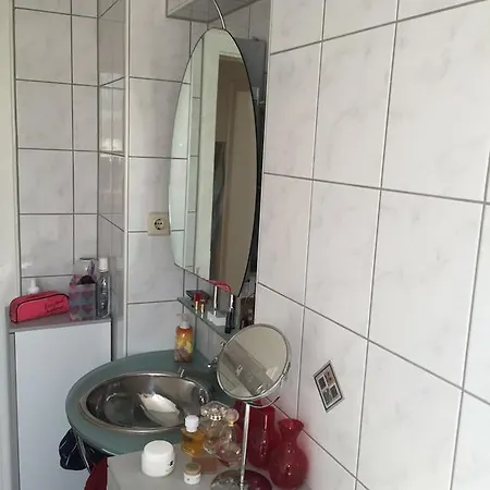 Central & Cozy - Close To Messe And Old Town Homestay