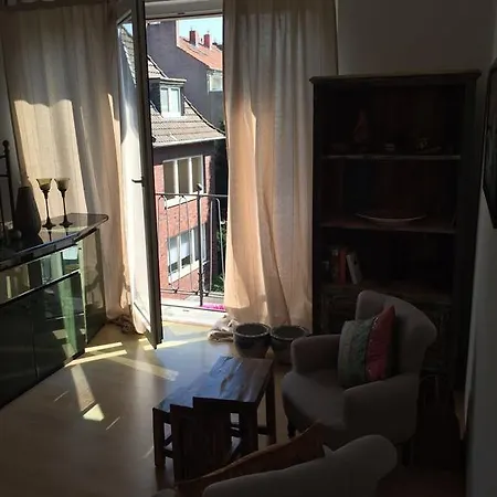 Central & Cozy - Close To Messe And Old Town Homestay *