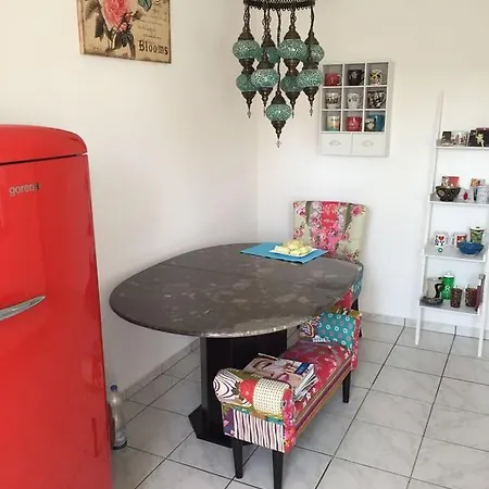 Central & Cozy - Close To Messe And Old Town Homestay